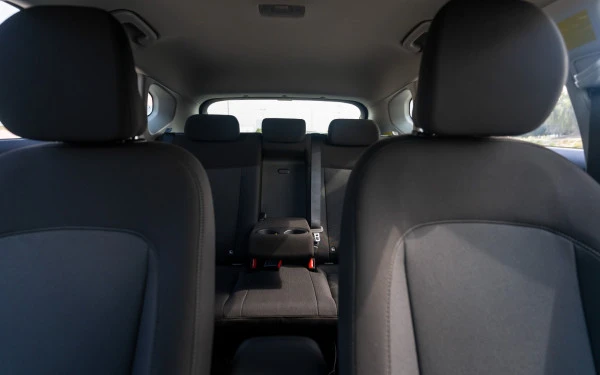  White Hyundai Kona Photo 10