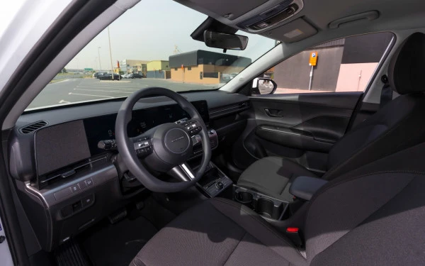  White Hyundai Kona Photo 7