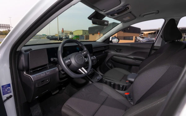  White Hyundai Kona Photo 7