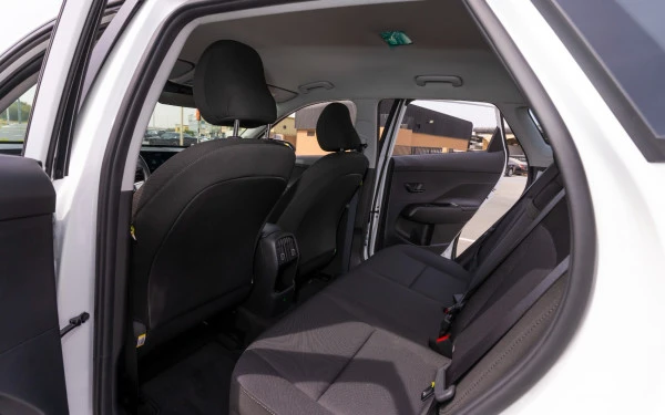  White Hyundai Kona Photo 10