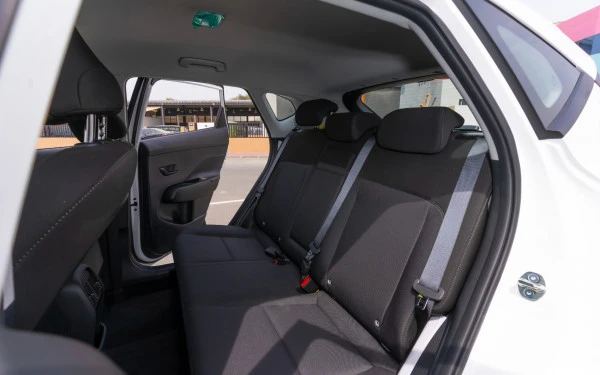  White Hyundai Kona Photo 11