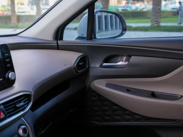  White Hyundai Santa Fe Photo 7