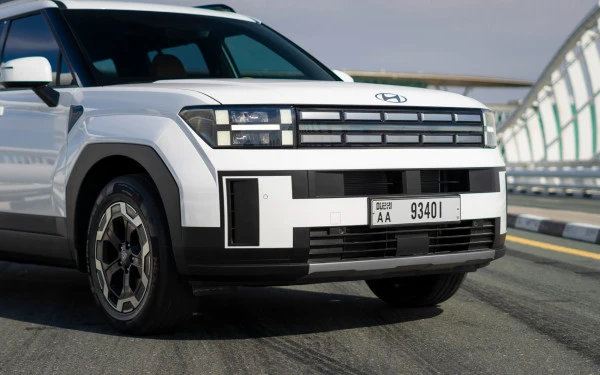  White Hyundai Santa Fe Photo 2