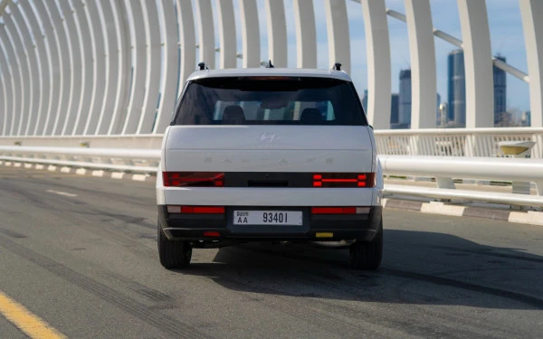  White Hyundai Santa Fe Photo 5