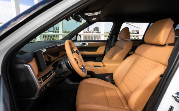  White Hyundai Santa Fe Photo 6