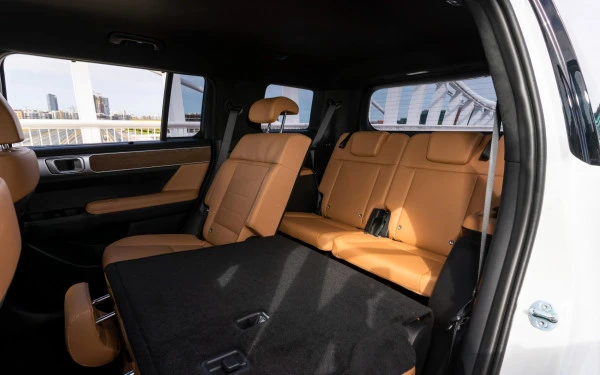  White Hyundai Santa Fe Photo 10