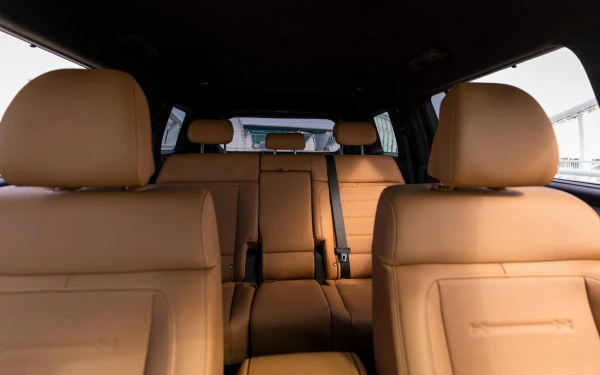  White Hyundai Santa Fe Photo 13