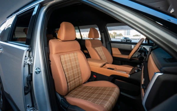  White Hyundai Santa Fe Photo 15