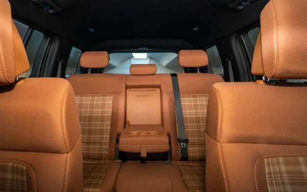  White Hyundai Santa Fe Photo 17