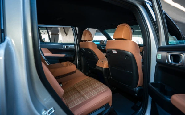  White Hyundai Santa Fe Photo 22