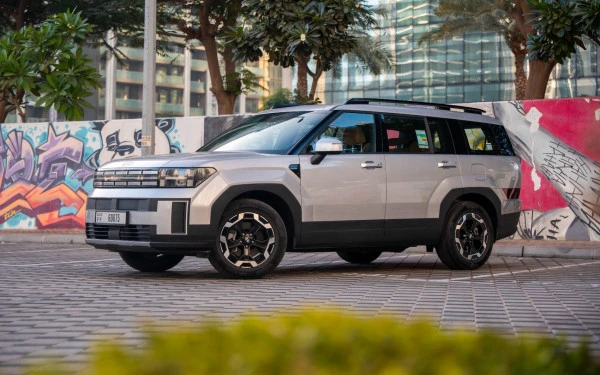  White Hyundai Santa Fe Photo 2