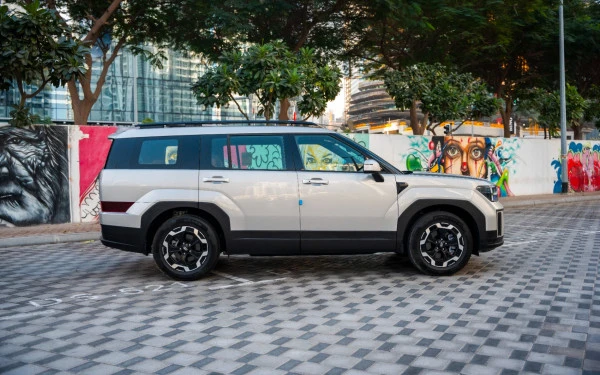  White Hyundai Santa Fe Photo 4