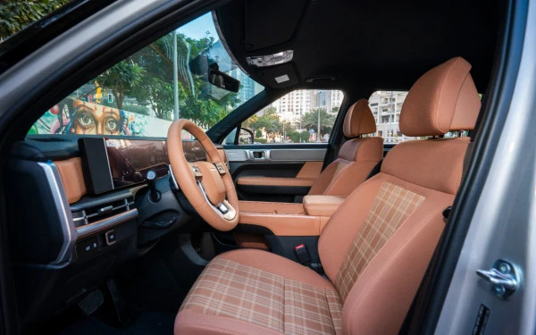  White Hyundai Santa Fe Photo 12