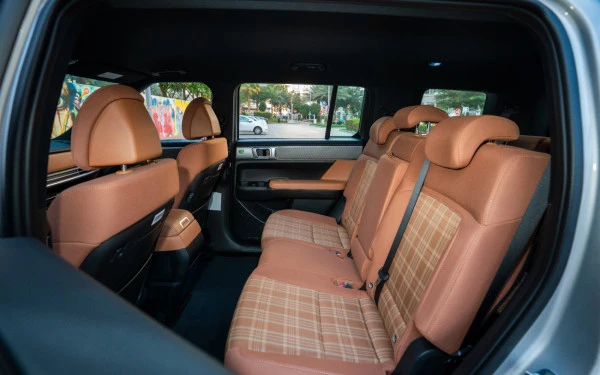  White Hyundai Santa Fe Photo 15