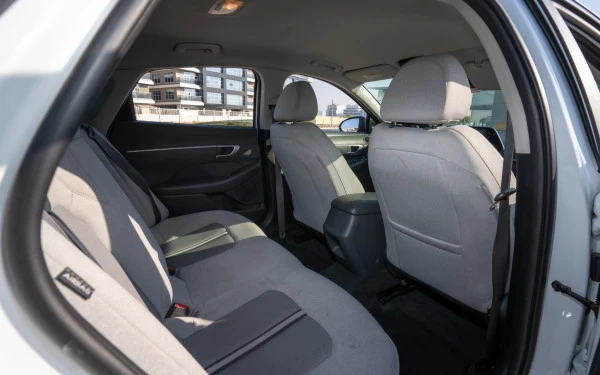  White Hyundai Sonata Photo 8
