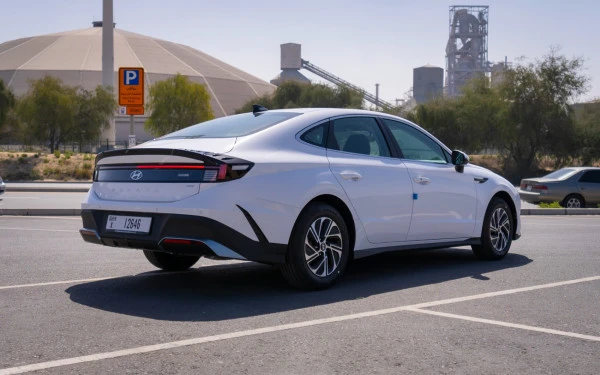  White Hyundai Sonata Photo 4