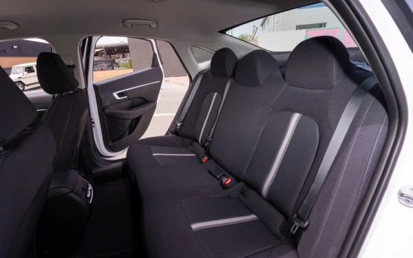  White Hyundai Sonata Photo 10