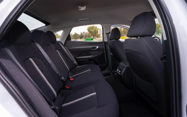  White Hyundai Sonata Photo 11