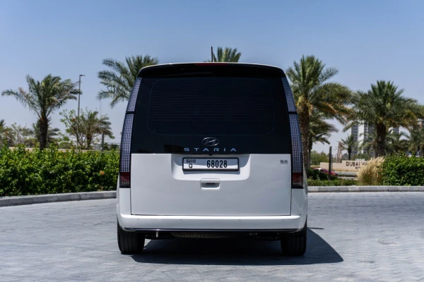  White Hyundai Staria S9 Photo 4