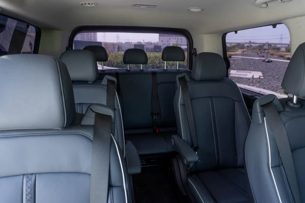  White Hyundai Staria S9 Photo 10