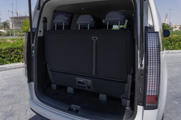  White Hyundai Staria S9 Photo 12