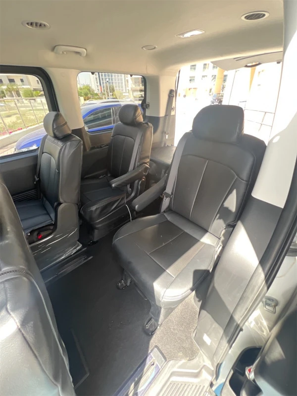  White Hyundai Staria 11S Photo 3