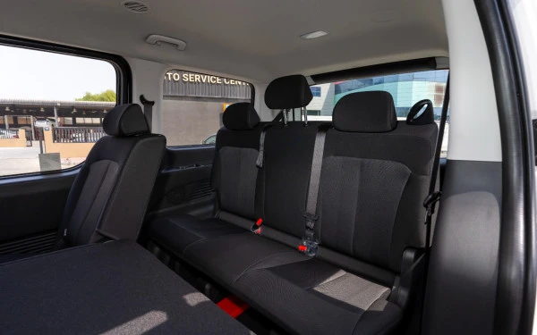  White Hyundai Staria Photo 8