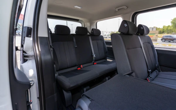  White Hyundai Staria Photo 10