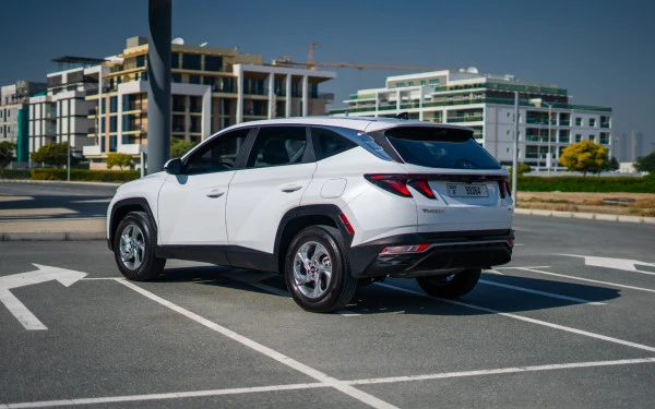  White Hyundai Tucson Photo 4
