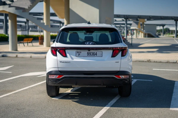  White Hyundai Tucson Photo 5