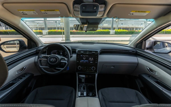  White Hyundai Tucson Photo 6