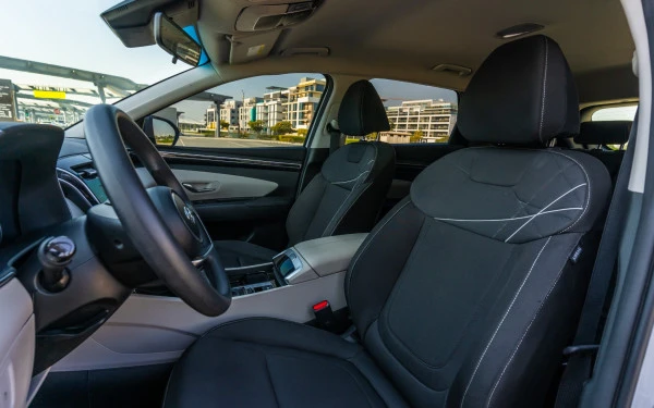  White Hyundai Tucson Photo 8