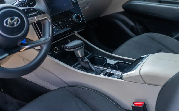  White Hyundai Tucson Photo 9