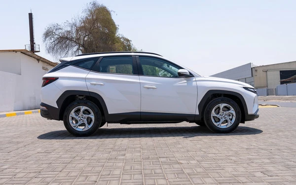  White Hyundai Tucson Photo 4