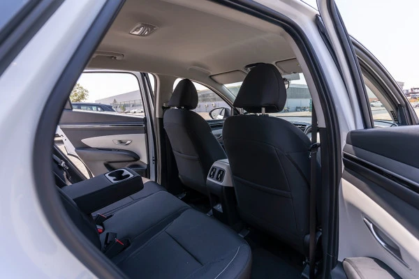  White Hyundai Tucson Photo 7