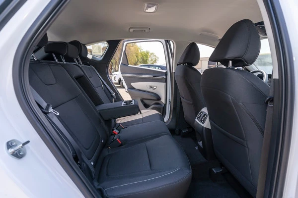  White Hyundai Tucson Photo 9