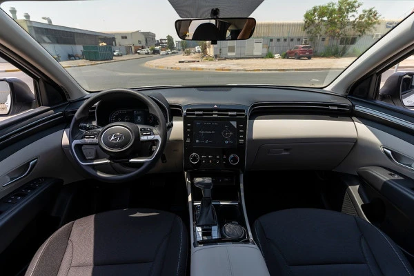  White Hyundai Tucson Photo 13