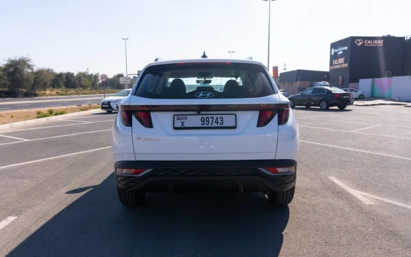  White Hyundai Tucson Photo 4