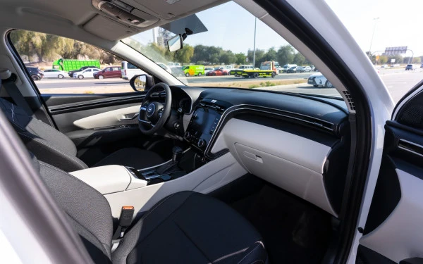  White Hyundai Tucson Photo 8