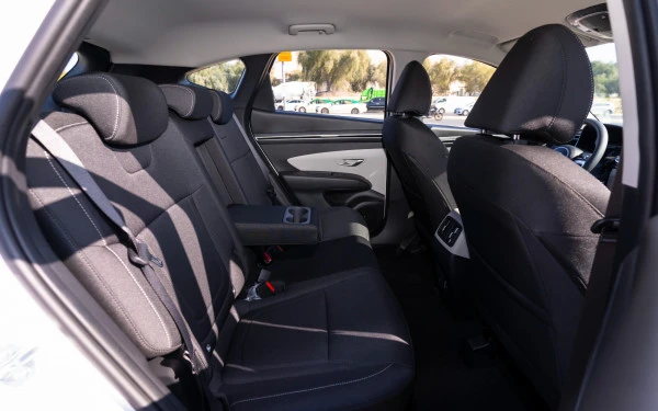  White Hyundai Tucson Photo 12