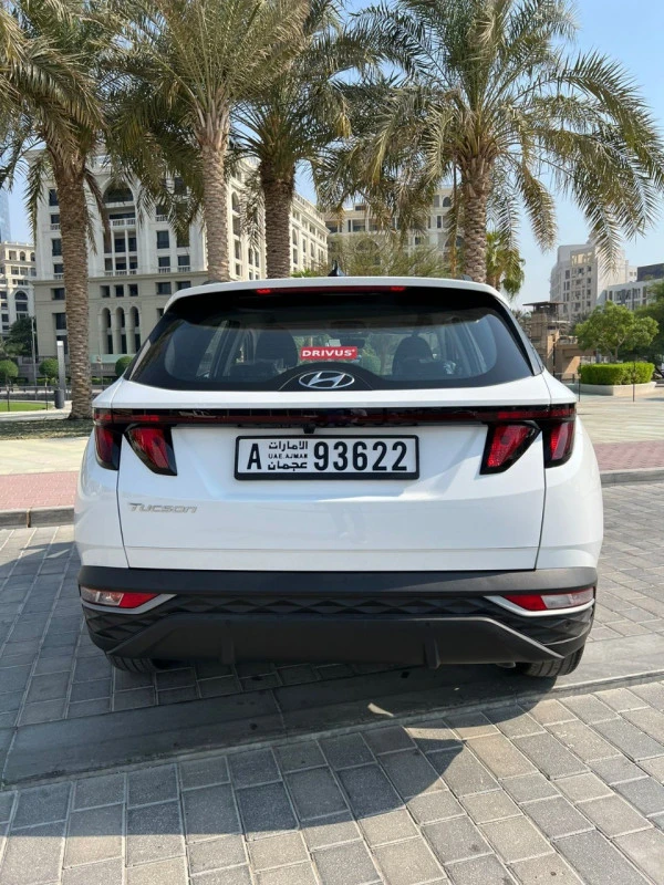  White Hyundai Tucson Photo 4