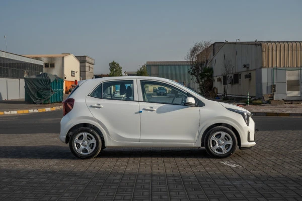  White KIA Picanto Photo 3