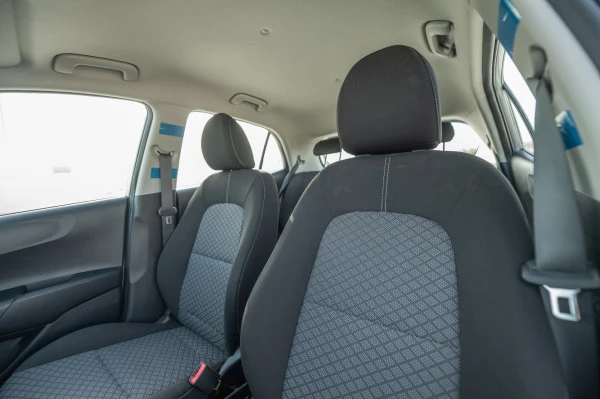  White KIA Picanto Photo 7