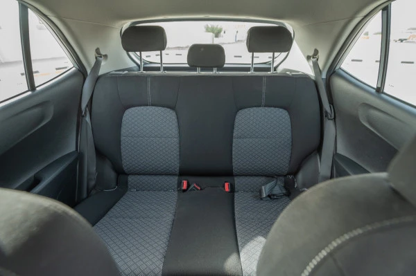  White KIA Picanto Photo 10