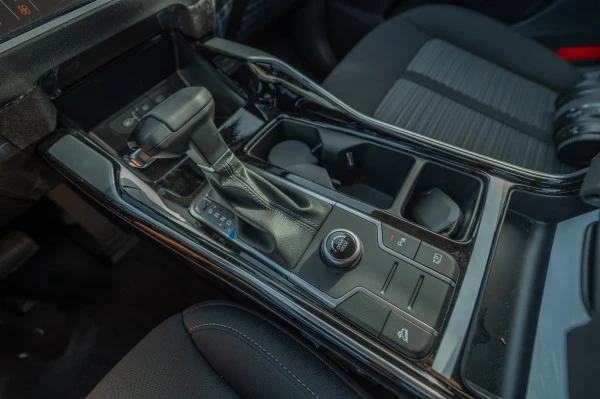  White KIA Seltos Photo 14