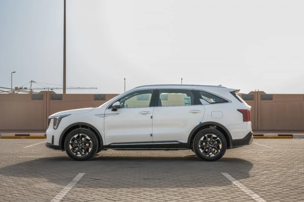  White KIA Sorento Photo 2