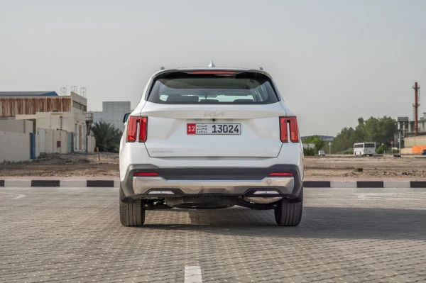  White KIA Sorento Photo 3