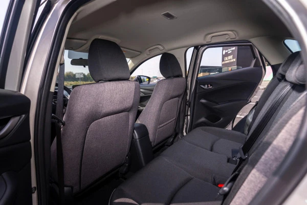  White Mazda CX3 Photo 8