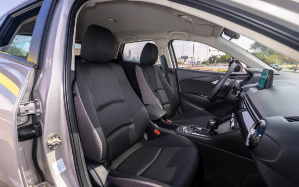  White Mazda CX3 Photo 12