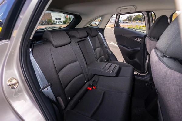  White Mazda CX3 Photo 13